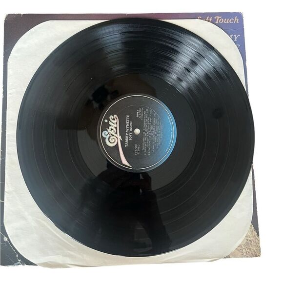 VINTAGE TAMMY WYNETTE - SOFT TOUCH 1982 EPIC RECORDS COUNTY VINYL RECORD LP 12” - Picture 8 of 8